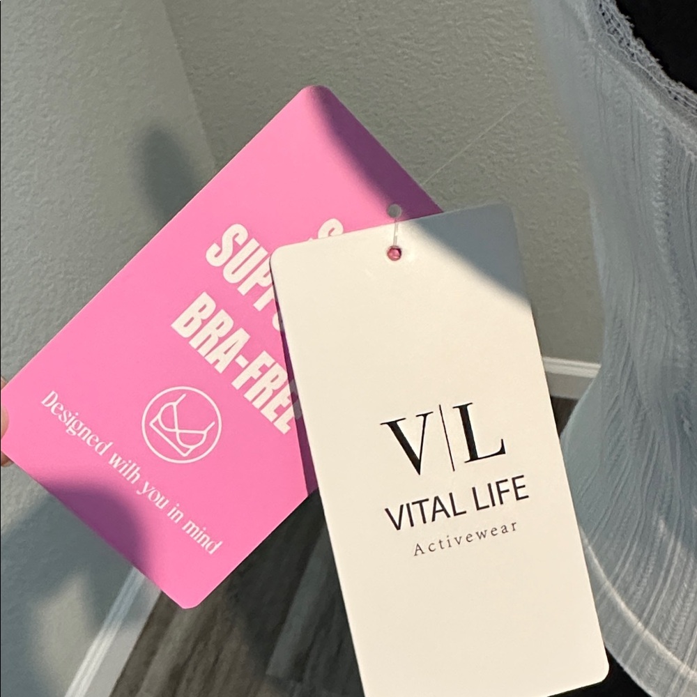 NWT Women’s White Tank Top with built in bra - Picture 6 of 7